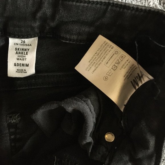 ‼️3 for $15 - H&M RIPPED SKINNY JEANS *SIZE 26* - Picture 2 of 3